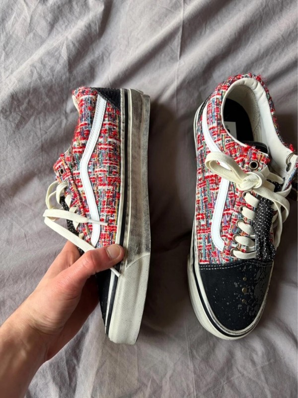 Vans old skool charms black and red 2