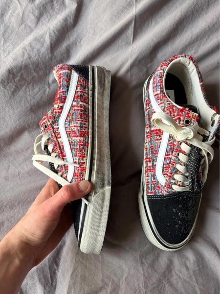 Vans old skool charms black and red