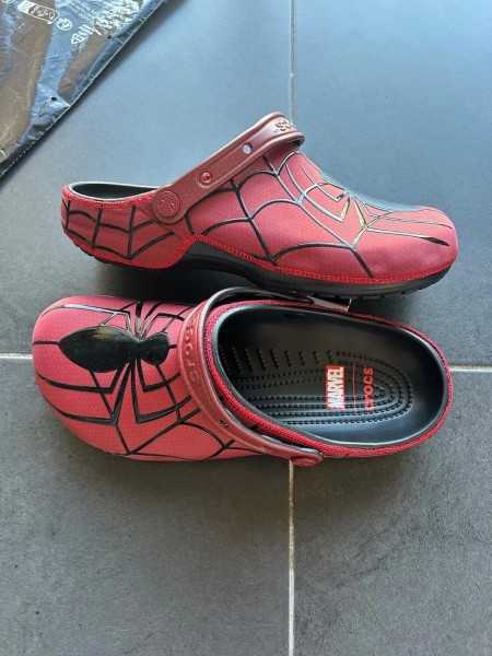 Crocs classic clog spiderman red black spider