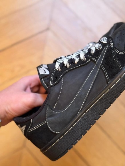 Air jordan 1 low travis scott black phantom