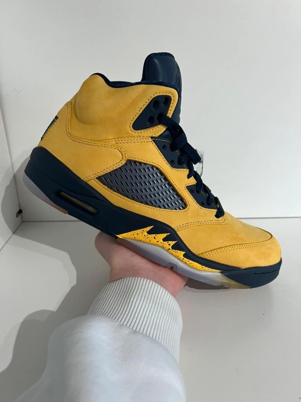 Nike air jordan 5 michigan