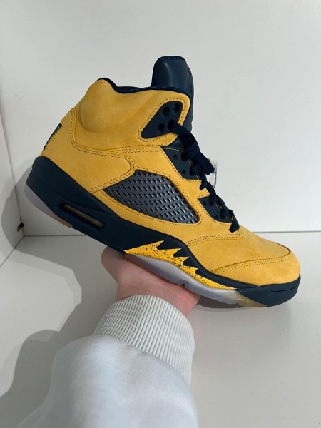 Nike air jordan 5 michigan