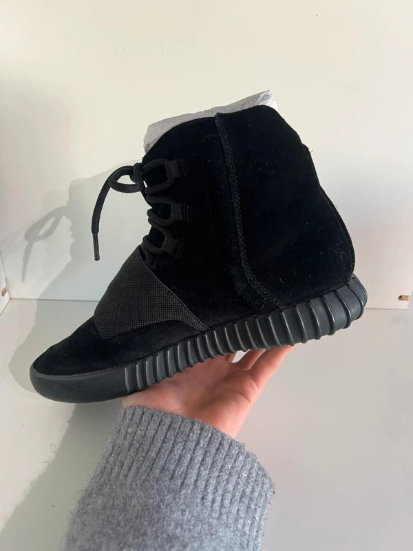 Yeezy 750 Triple Black (2015) 2