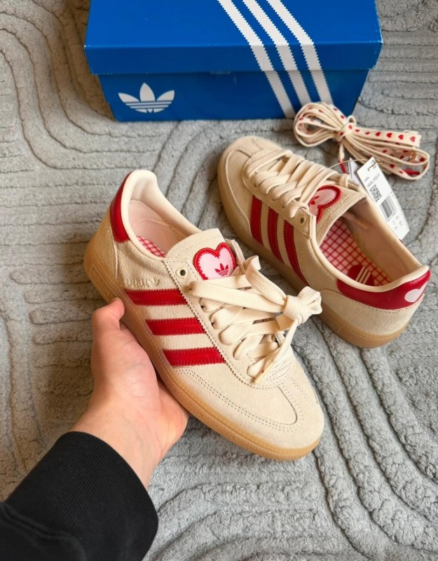 adidas handball spezial red cream " Saint Valentin " Taille 39
