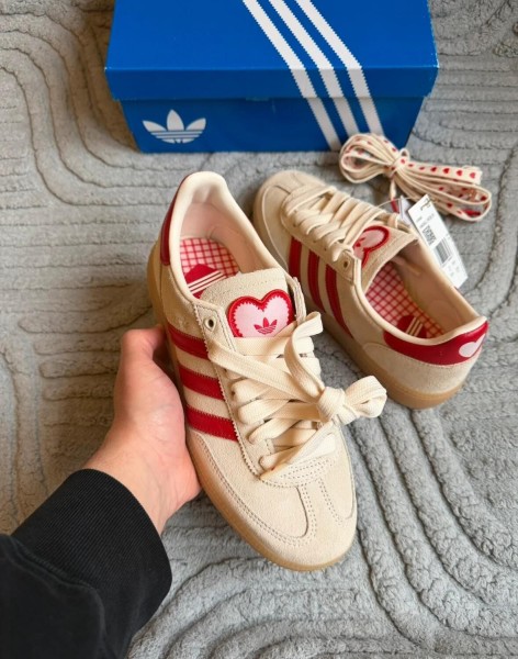 adidas handball spezial red cream " Saint Valentin " Taille 39