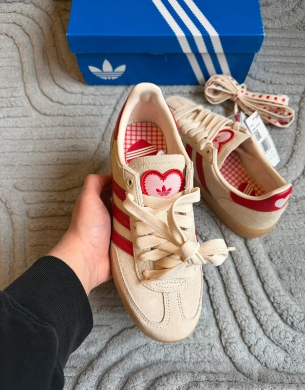 adidas handball spezial red cream " Saint Valentin " Taille 39 2