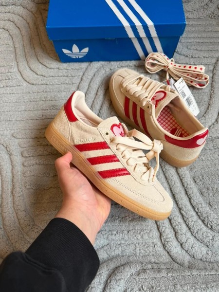 adidas handball spezial red cream " Saint Valentin " Taille 39