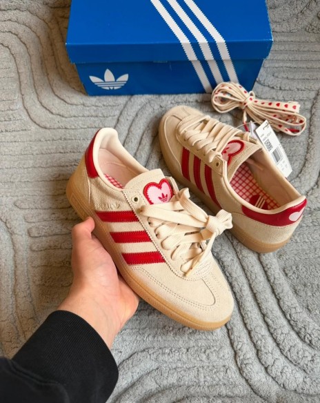 adidas handball spezial red cream " Saint valentin " Taille 38