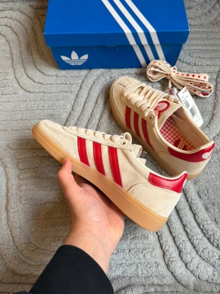 adidas handball spezial red cream " Saint Valentin " Taille 39