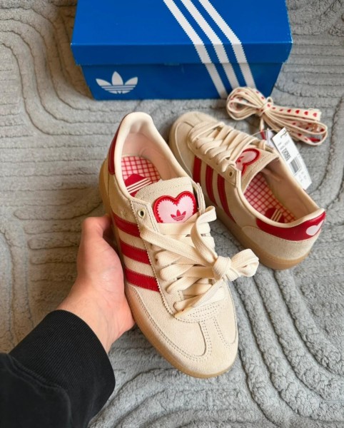 adidas handball spezial red cream " Saint valentin " Taille 38