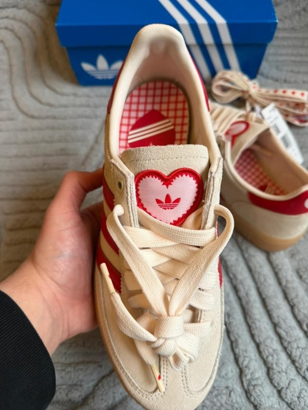 adidas handball spezial red cream " Saint Valentin " Taille 39 2