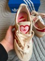 adidas handball spezial red cream " Saint Valentin " Taille 39