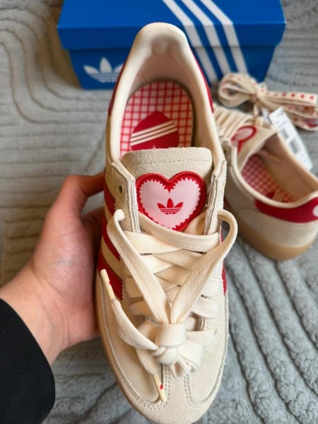 adidas handball spezial red cream " Saint valentin " Taille 38