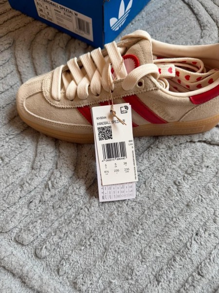 adidas handball spezial red cream " Saint valentin " Taille 38