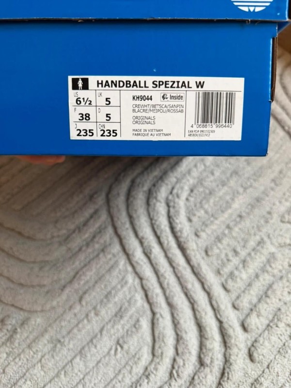 adidas handball spezial red cream " Saint valentin " Taille 38 2