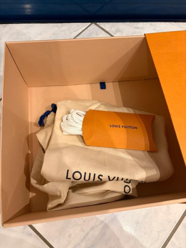 Louis Vuitton LV trainer product red rouge blanc taille 7 42-42,5 2