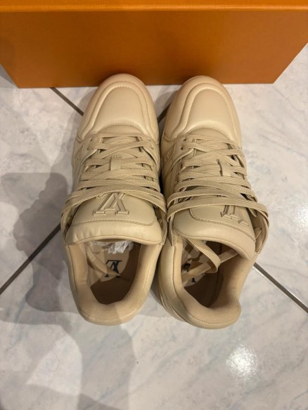 Louis Vuitton LV Trainer Triple Beige taille 8 43