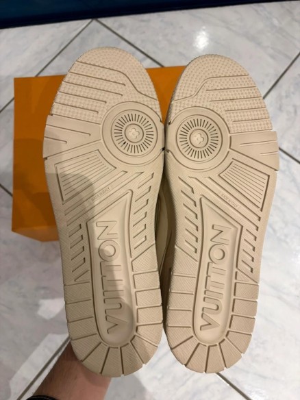 Louis Vuitton LV Trainer Triple Beige taille 8 43