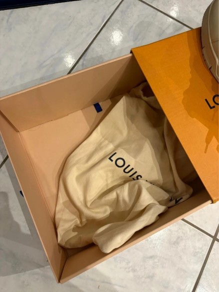 Louis Vuitton LV Trainer Triple Beige taille 8 43