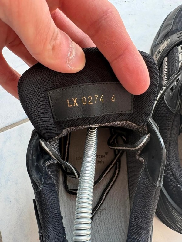 Louis vuitton lv trainer waterproof noir gris taille 6 40-41 2