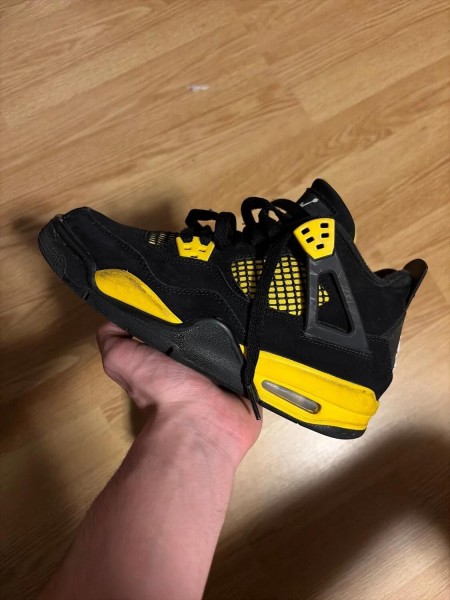 Nike air jordan 4 yellow thunder