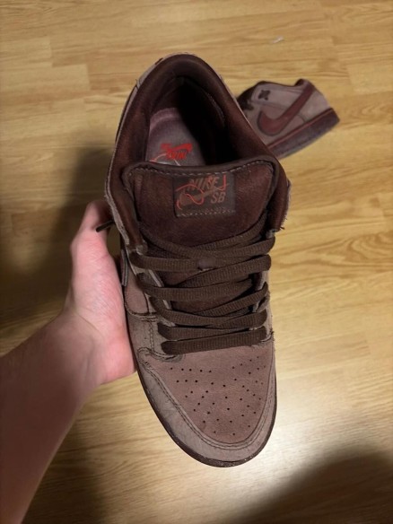 Nike sb city of love burgundy