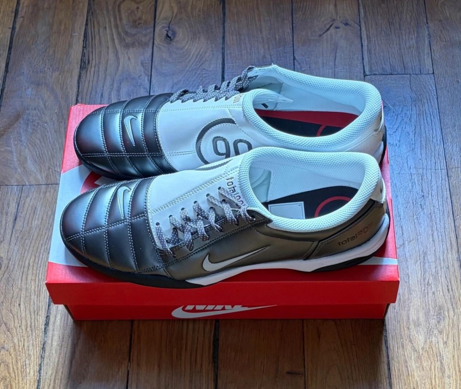 Nike total 90 3 foot football futsal graphite grey white blanc gris 45,5 2