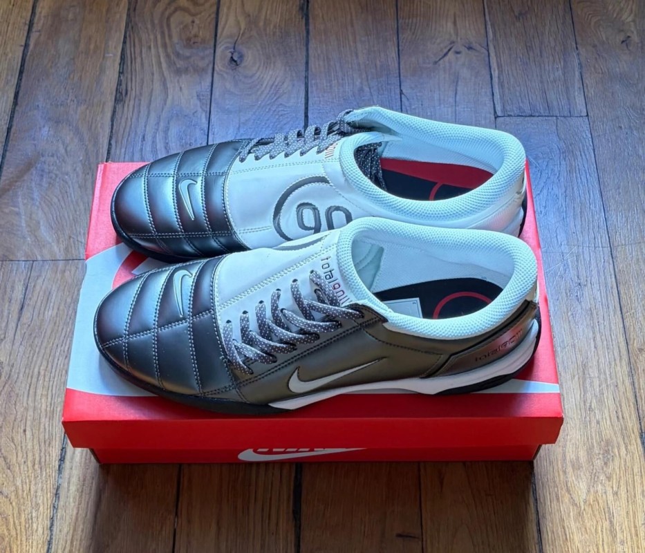 Nike total 90 3 foot football futsal graphite grey white blanc gris 44,5 2