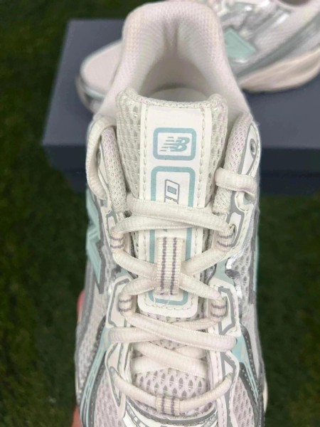 New Balance 740 Metallic Pearl 37