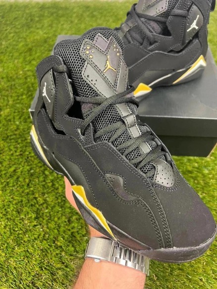 Jordan True Flight Black Gold 38,5