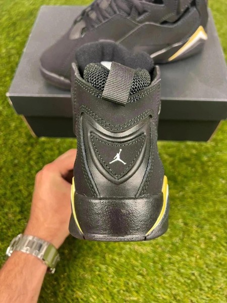 Jordan True Flight Black Gold 38,5