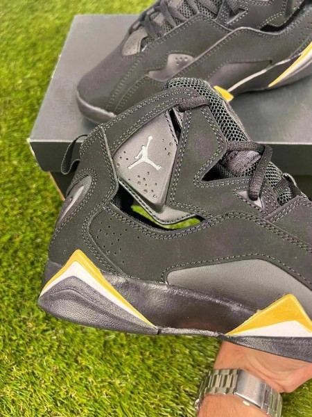 Jordan True Flight Black Gold 38,5