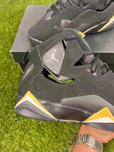 Jordan True Flight Black Gold 38,5