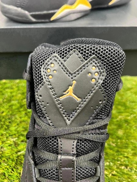 Jordan True Flight Black Gold 38,5