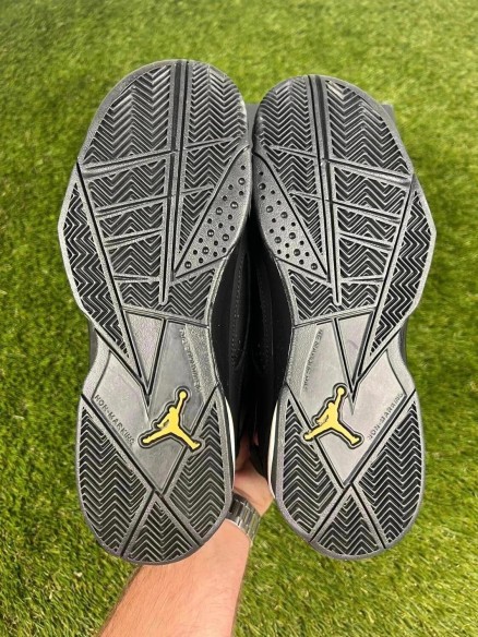 Jordan True Flight Black Gold 38,5