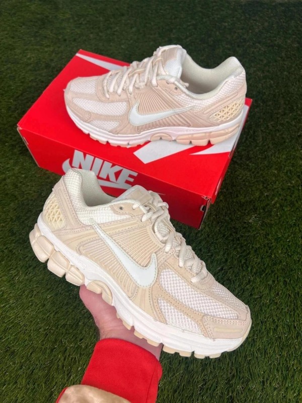 Nike zoom vomero 5 cuir beige blanc - taille 42,5 2