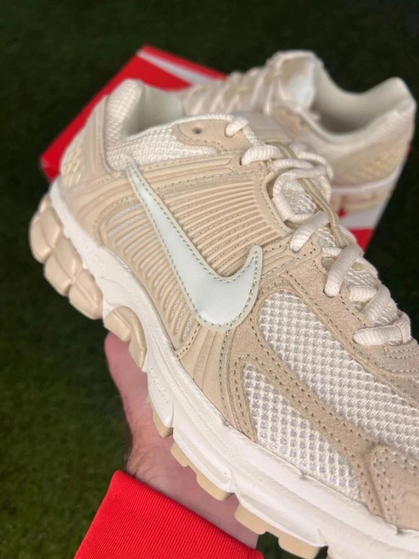 Nike zoom vomero 5 cuir beige blanc - taille 42,5 2