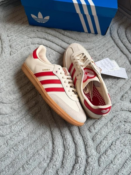 adidas samba red cream " Saint Valentin " Taille 36,5
