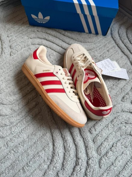 adidas samba red cream " Saint Valentin " Taille 36,5