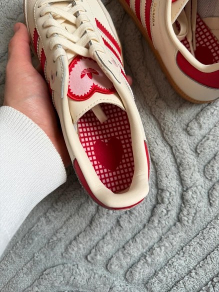 adidas samba red cream " Saint Valentin " Taille 36,5