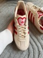 adidas samba red cream " Saint Valentin " Taille 36,5