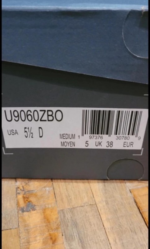 New Balance 9060 Triple Black Patent taille 38 2