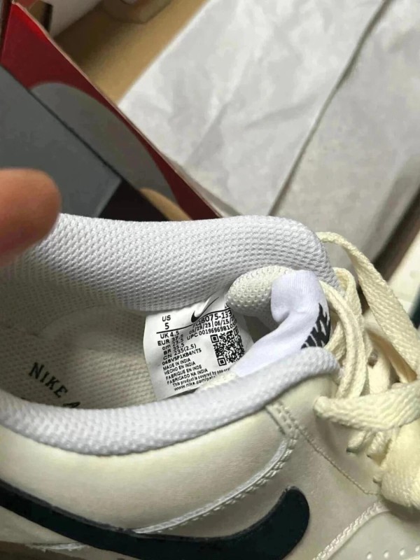 Nike blanche crème vintage taille 37,5 2