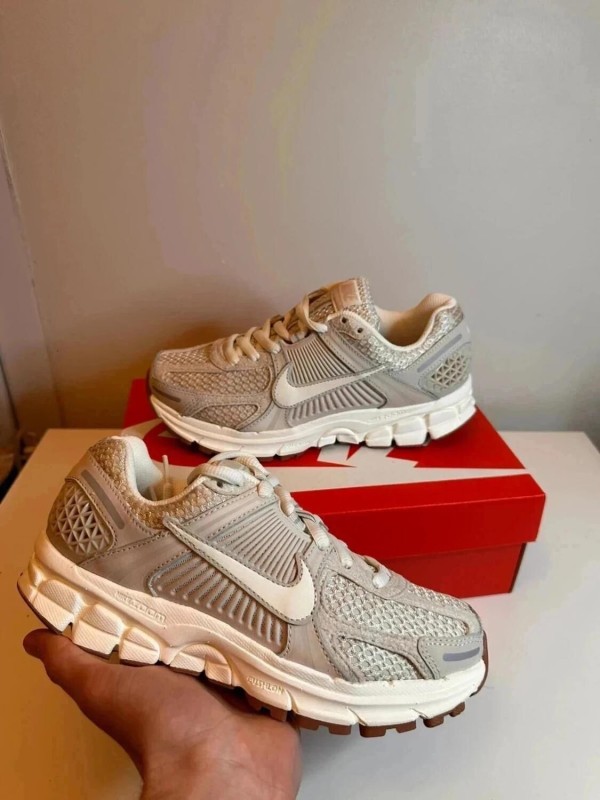 Nike zoom vomero 5 Orewood taille 37,5