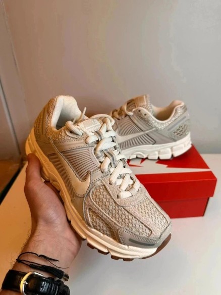 Nike zoom vomero 5 Orewood taille 37,5