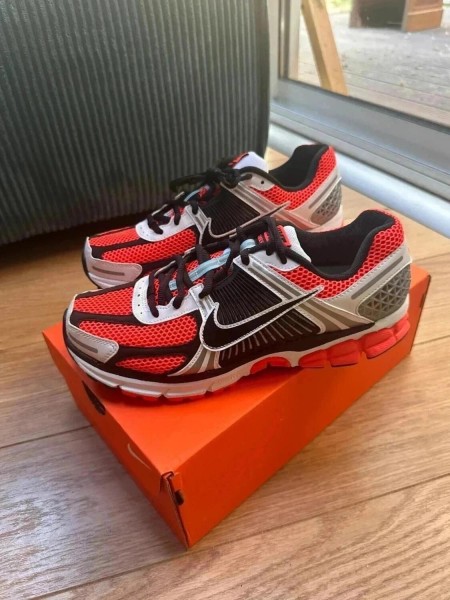 Nike vomero 5 bright crimson 42