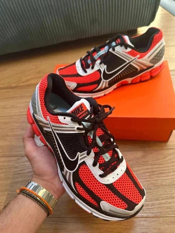 Nike vomero 5 bright crimson 42 2