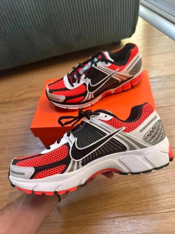 Nike vomero 5 bright crimson 42 2