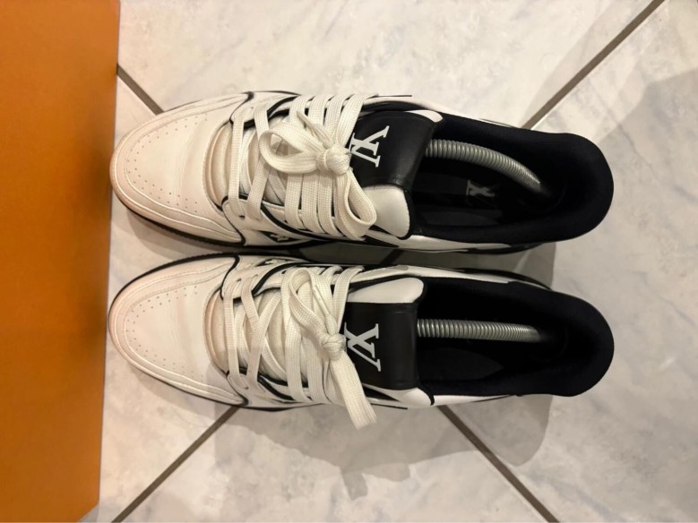 Louis Vuitton LV Trainer Signature 54 noir et blanche taille 8,5 43-44