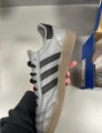 adidas spezial stitches avec trait sur l'avant de la paire